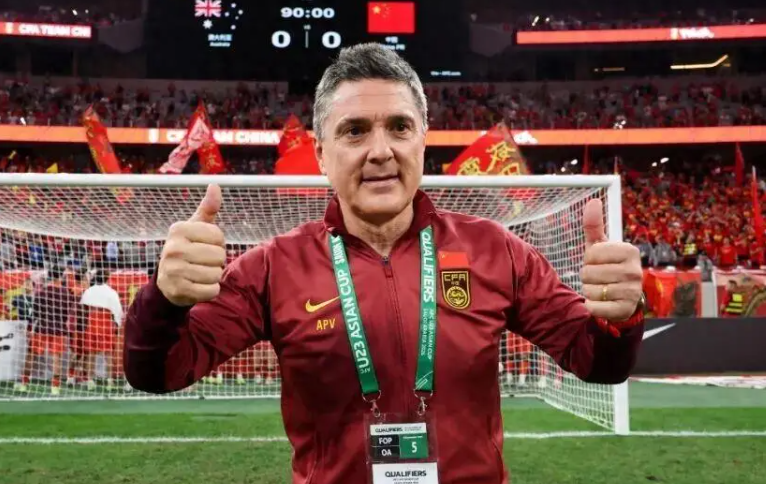 足球直播平台-铁腕治军！安东尼奥带队2大奇招：禁外卖+屏蔽媒体，偷师邵佳一？